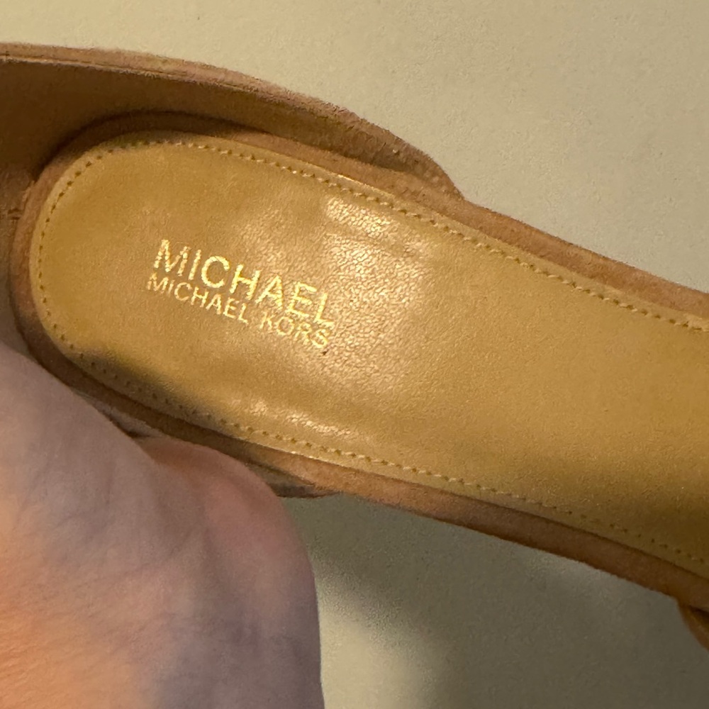 ❤️‍🔥❤️‍🔥 Michael Kors Tan High Heel Sandals - Picture 3 of 5